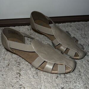 Yuu Women's Celerity Slip On Stretch Fisherman Cage Sandals Flats Size 10